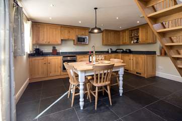 The kitchen is very well-equipped with plenty of surface space. Perfect for whipping up a feast and dining together.