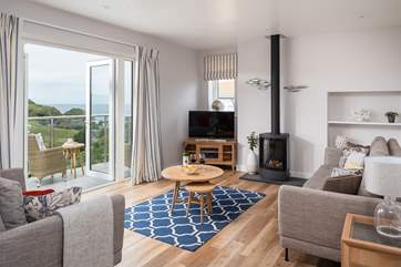 Throw open the balcony doors and enjoy listening to the sea.