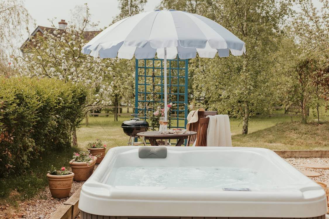 Sink into the heavenly hot tub for a romantic night under the stars.