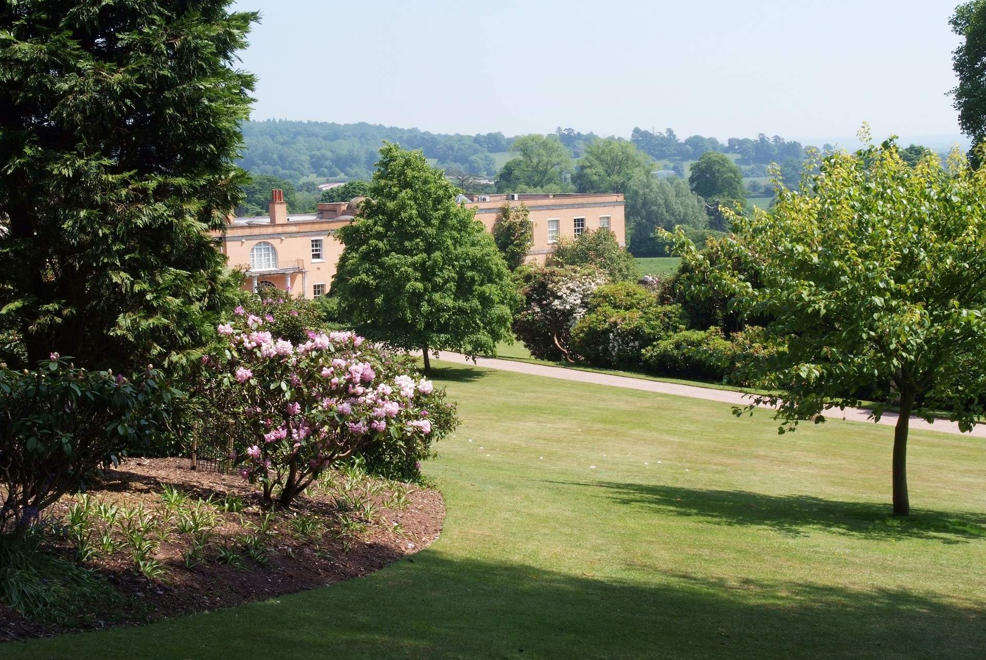 The National Trust estate at Killerton is less than 15 minutes away, where lovely walks, gardens, a cafe, a restaurant and a shop await. 