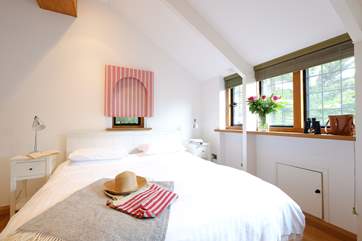 Bedroom 5 in The Sail Loft has 'zip and link' super-king (or twin) beds.