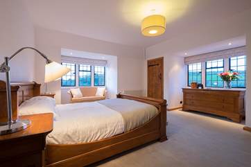Bedroom 3 has a king-size (5') sleigh bed.