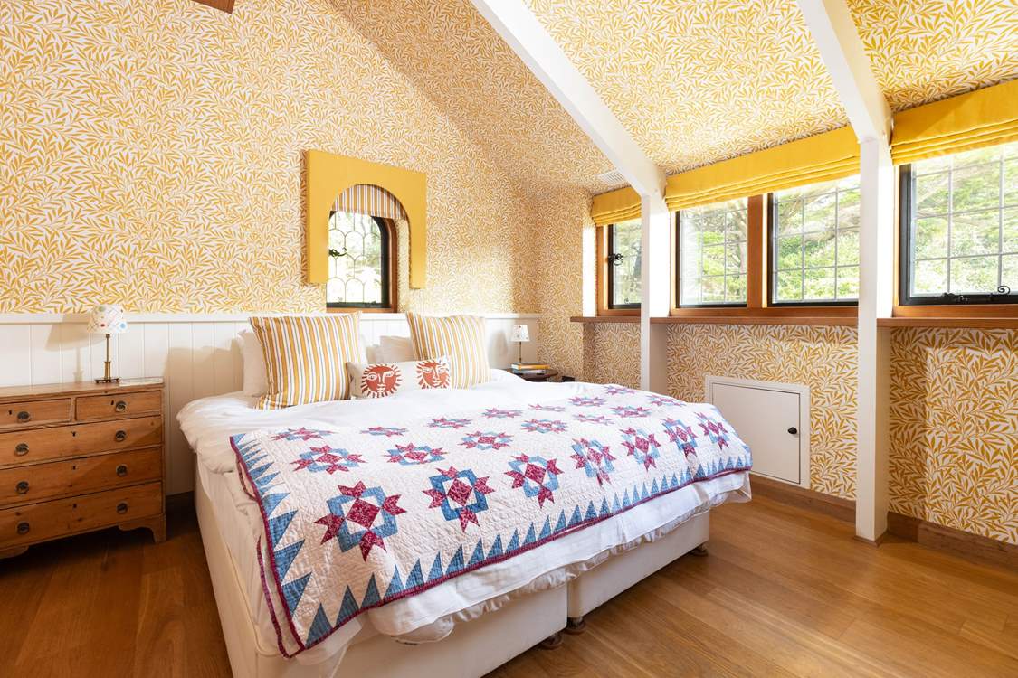 Bedroom 7 in The Sail Loft has 'zip and link' super-king (or twin) beds.