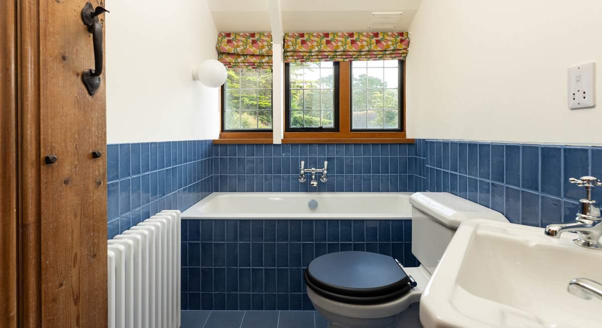 The small family bathroom in The Sail Loft.