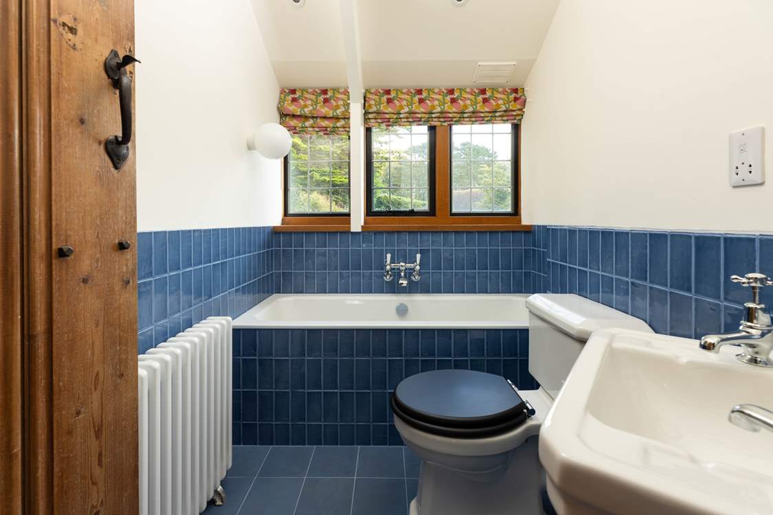The small family bathroom in The Sail Loft.