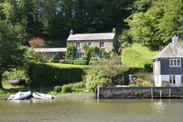 Tanglewood sits in a prime location in the pretty creekside village of Lerryn.