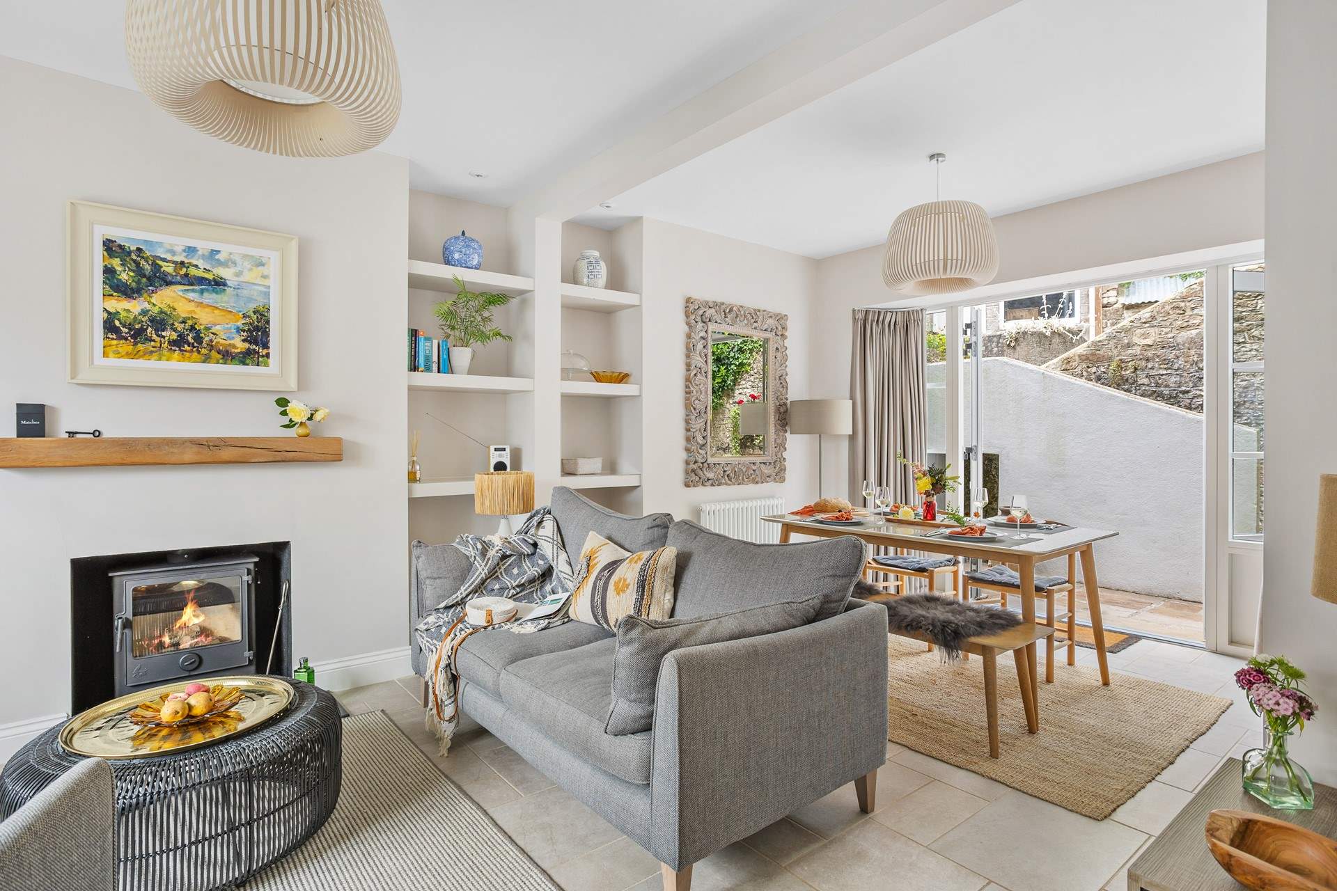The open plan design of this charming cottage ensures a luxury feel throughout.