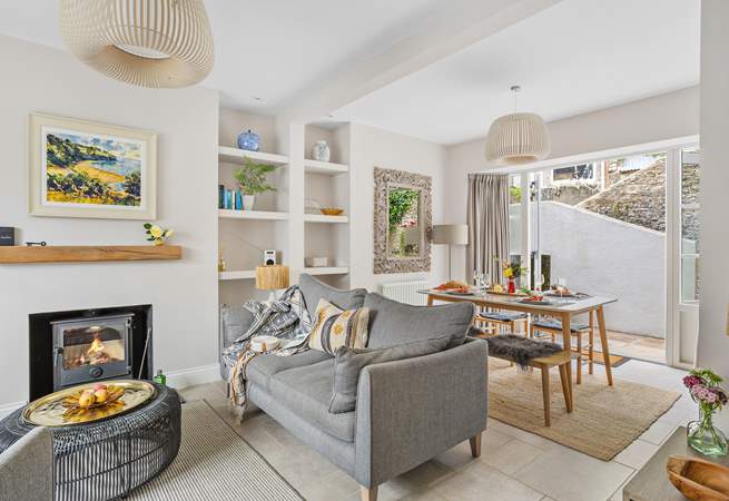 The open plan design of this charming cottage ensures a luxury feel throughout.