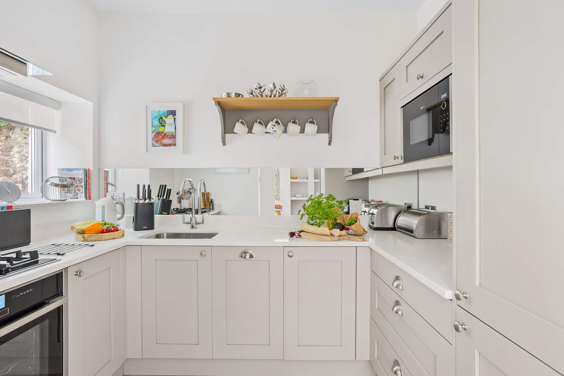 The well-equipped kitchen.