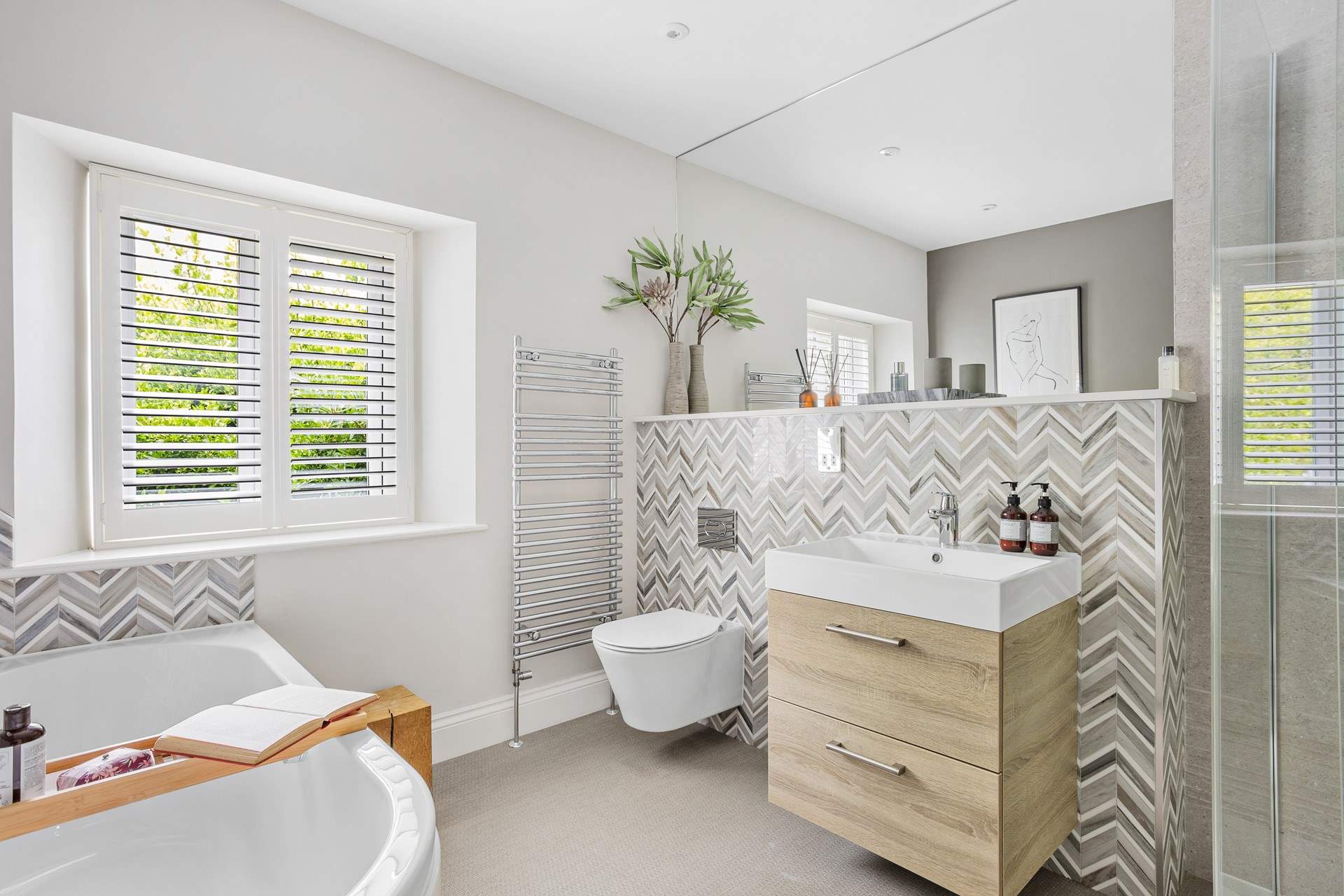 The stylish bathroom.