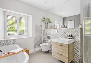 The stylish bathroom.