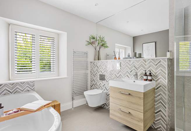 The stylish bathroom.