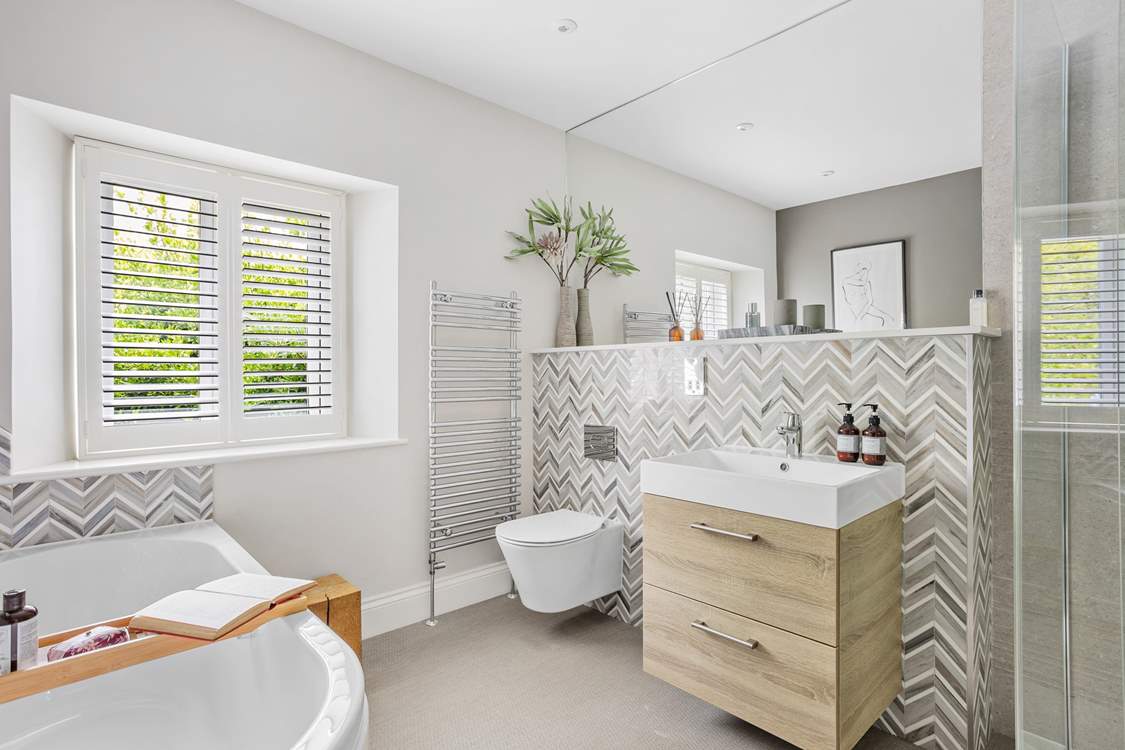 The stylish bathroom.