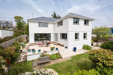 This brand new house was completed in 2019 (there is a new table and chairs)