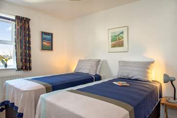 Bedroom 2 has a 'zip and link' bed, so can either be set up as twin beds or....