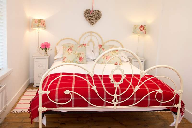 A peaceful night's sleep is guaranteed in this beautful king-size bed.