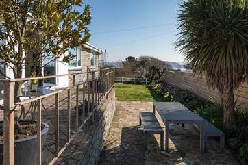 Plenty of places to dine and sit with the family to enjoy the beautful spot and scenery Tarquin offers.