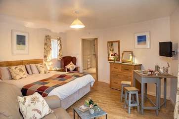 Small but perfectly formed, this studio apartment has everything you need close at hand.