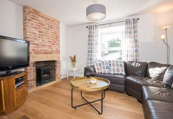 Comfortably furnished and with plenty of space for six, you will be sure to return to this cosy Classic Cottage