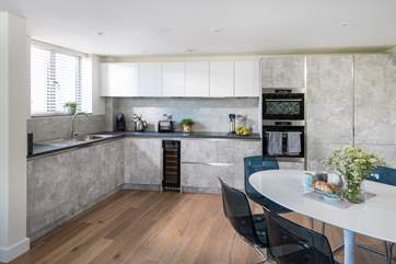 The kitchen is very well equipped.