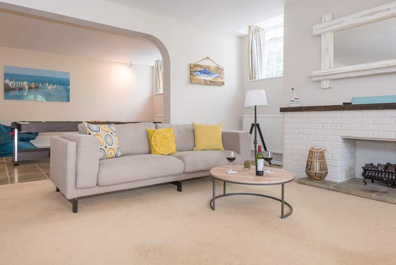 This open plan layout is well suited for entertaining and cosy with the gas-effect open fire.
