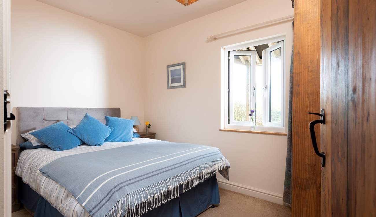 The cosy bedroom.