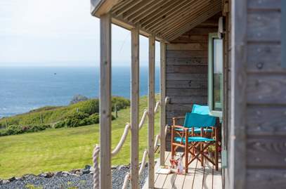 Gull Rock Cabin in 1.7 miles S of Mullion