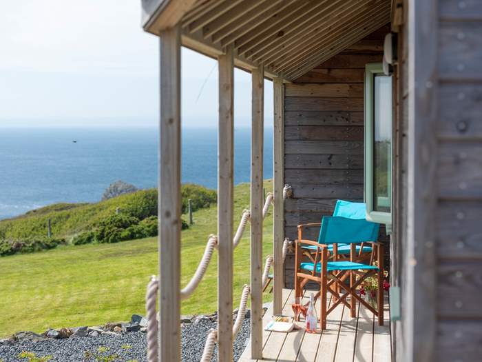 Gull Rock Cabin, Sleeps 2 in Mullion