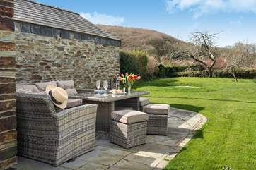 Dining al fresco in such a setting will be a delight!