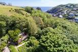 The sea and beach in charming Cadgwith really are a stone's throw away.