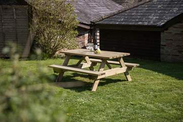 What a lovely spot to enjoy a touch of al fresco dining.