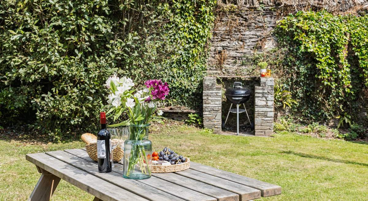 What a lovely spot to enjoy a touch of al fresco dining.