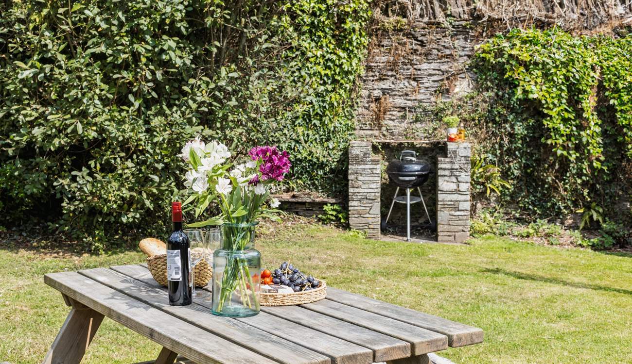 What a lovely spot to enjoy a touch of al fresco dining.