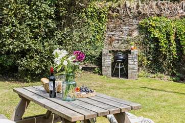 What a lovely spot to enjoy a touch of al fresco dining.