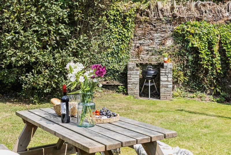 What a lovely spot to enjoy a touch of al fresco dining.