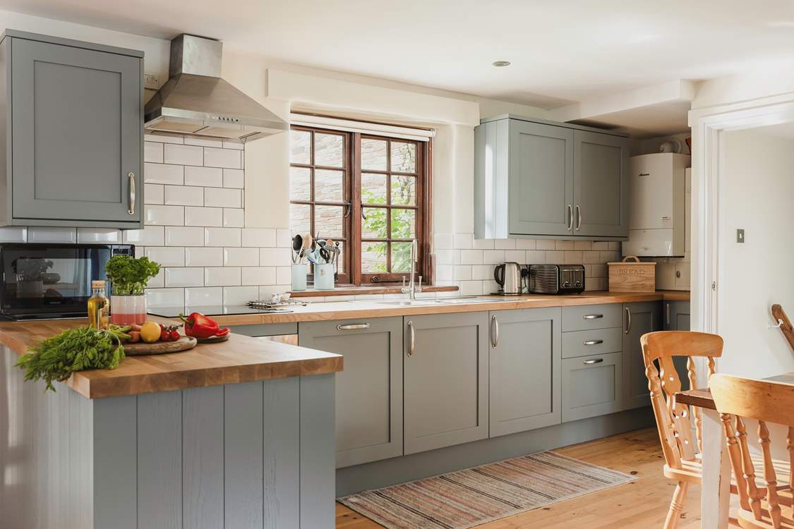The large and well-equipped kitchen makes rustling up any meal a pleasure.