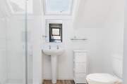 The en suite for bedroom 4.