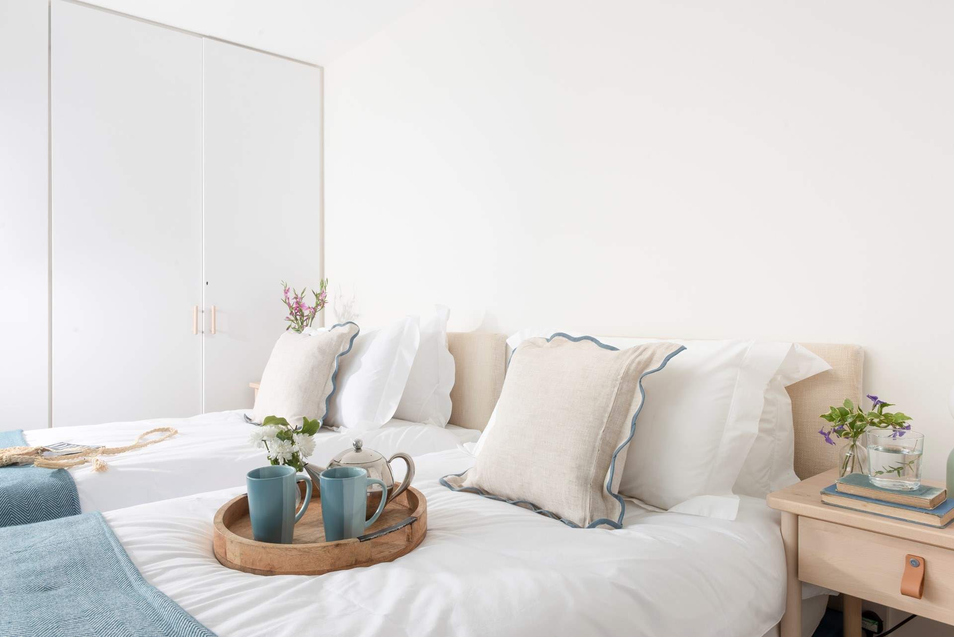 Bedroom 2 is situated between bedroom 1 and 3.