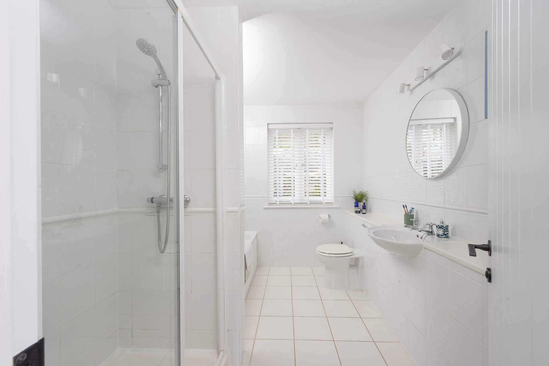 The en suite to bedroom 1.