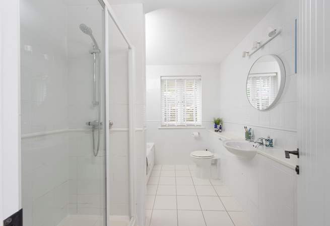 The en suite to bedroom 1.