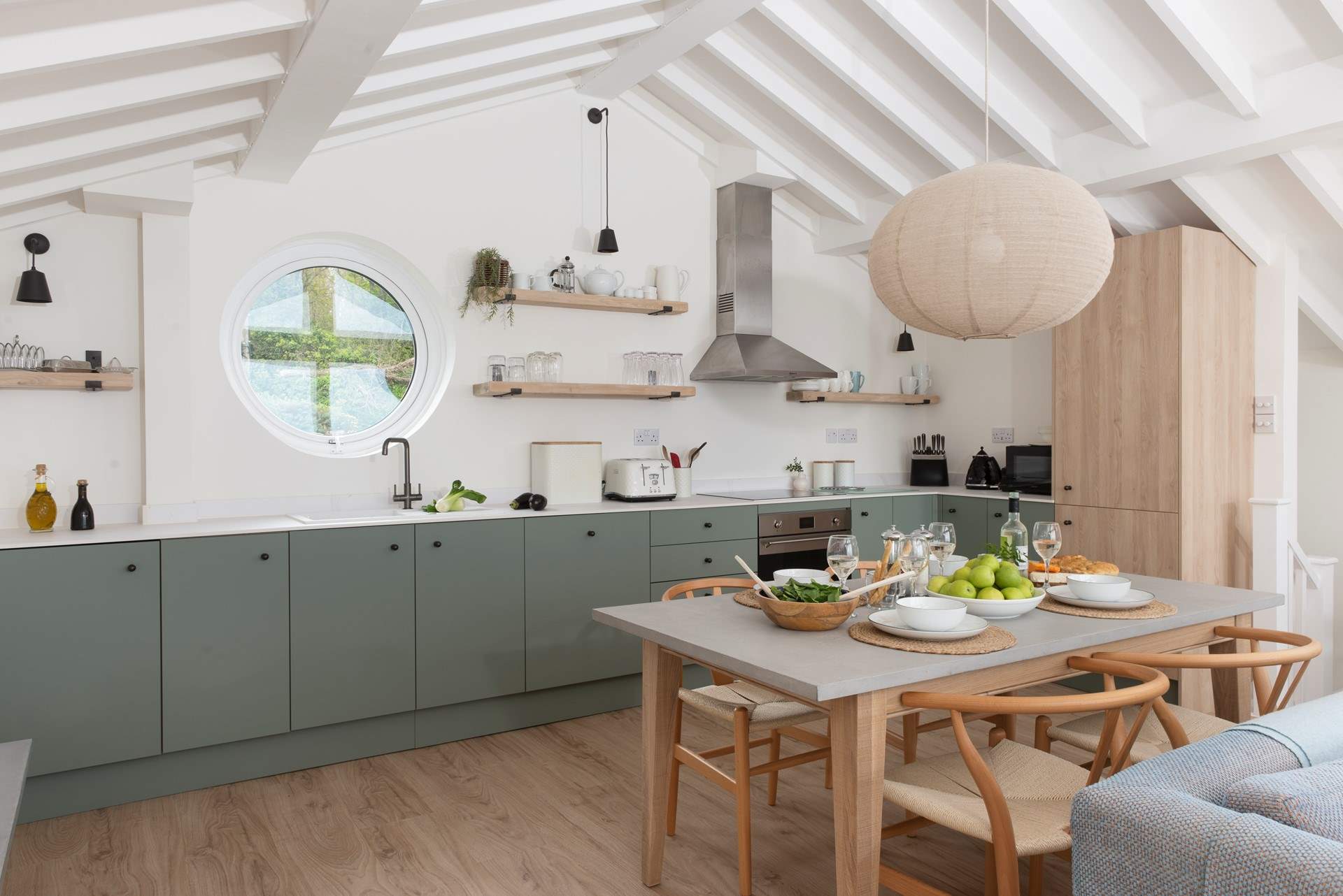 An elegant and sophisticated space to get together with your loved ones.