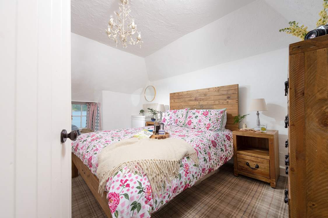 Pretty bedroom 1 has a comfy king-size bed.