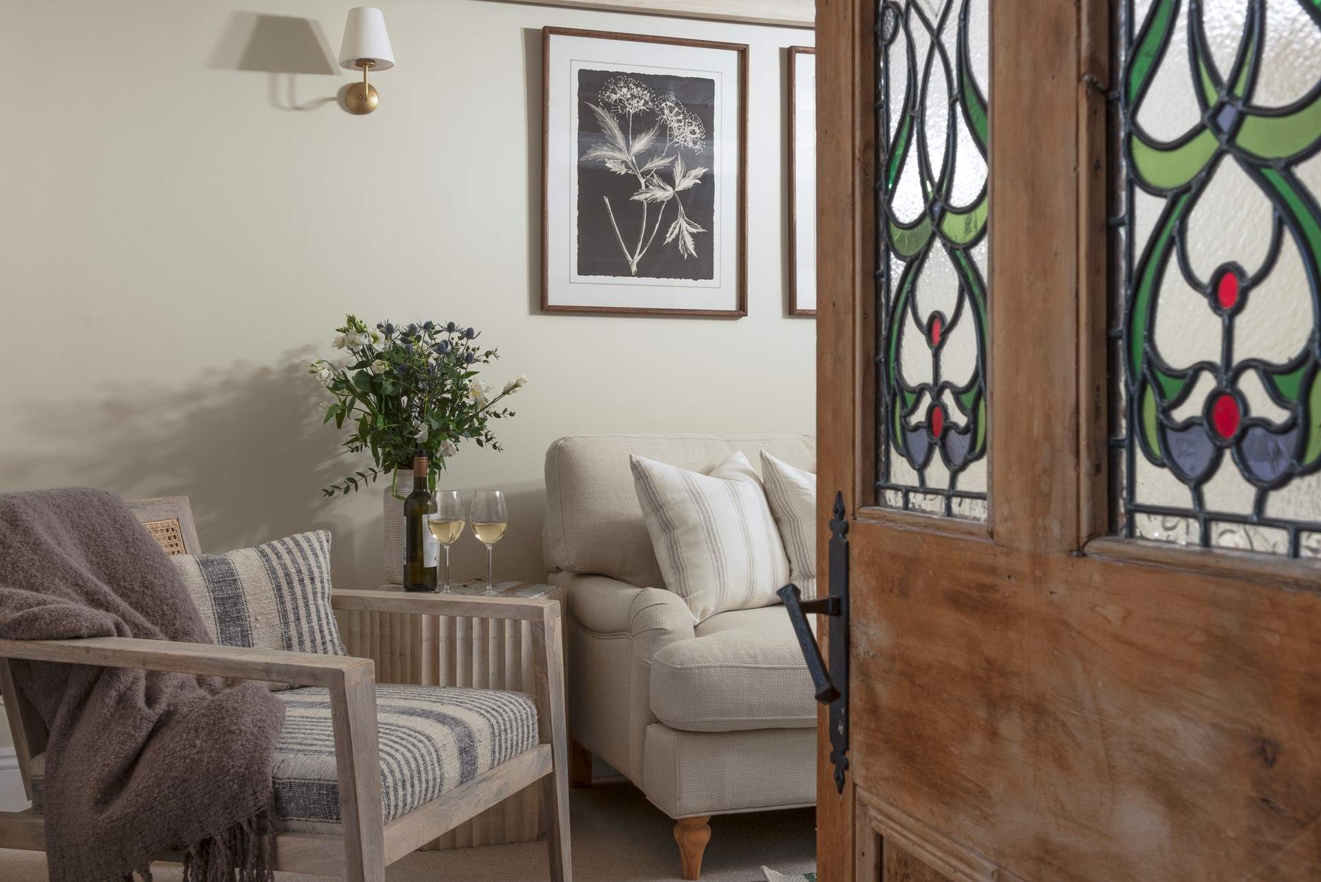 Lounge around in this calm and tranquil space with a refreshing morning coffee or a relaxing night cap at the end of the day. 