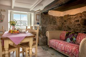 Enjoy a glass of wine on the sofa in the kitchen area.