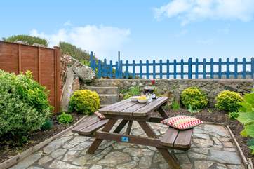 Enjoy a lovely barbecue on the terrace.