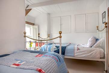 The twin bedroom (Bedroom 2).