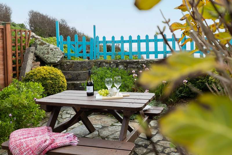 Al fresco dining, the perfect way to holiday.