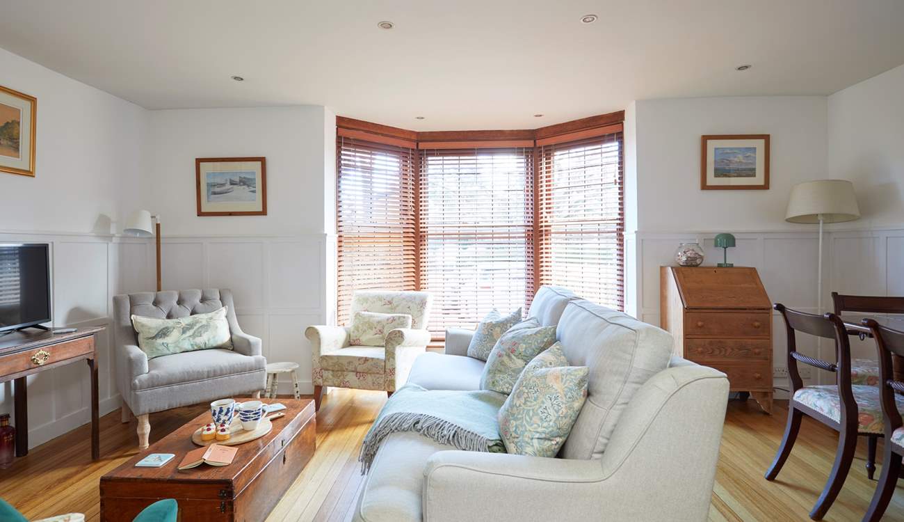 The sitting/dining-room with views across Fishbourne Green.
