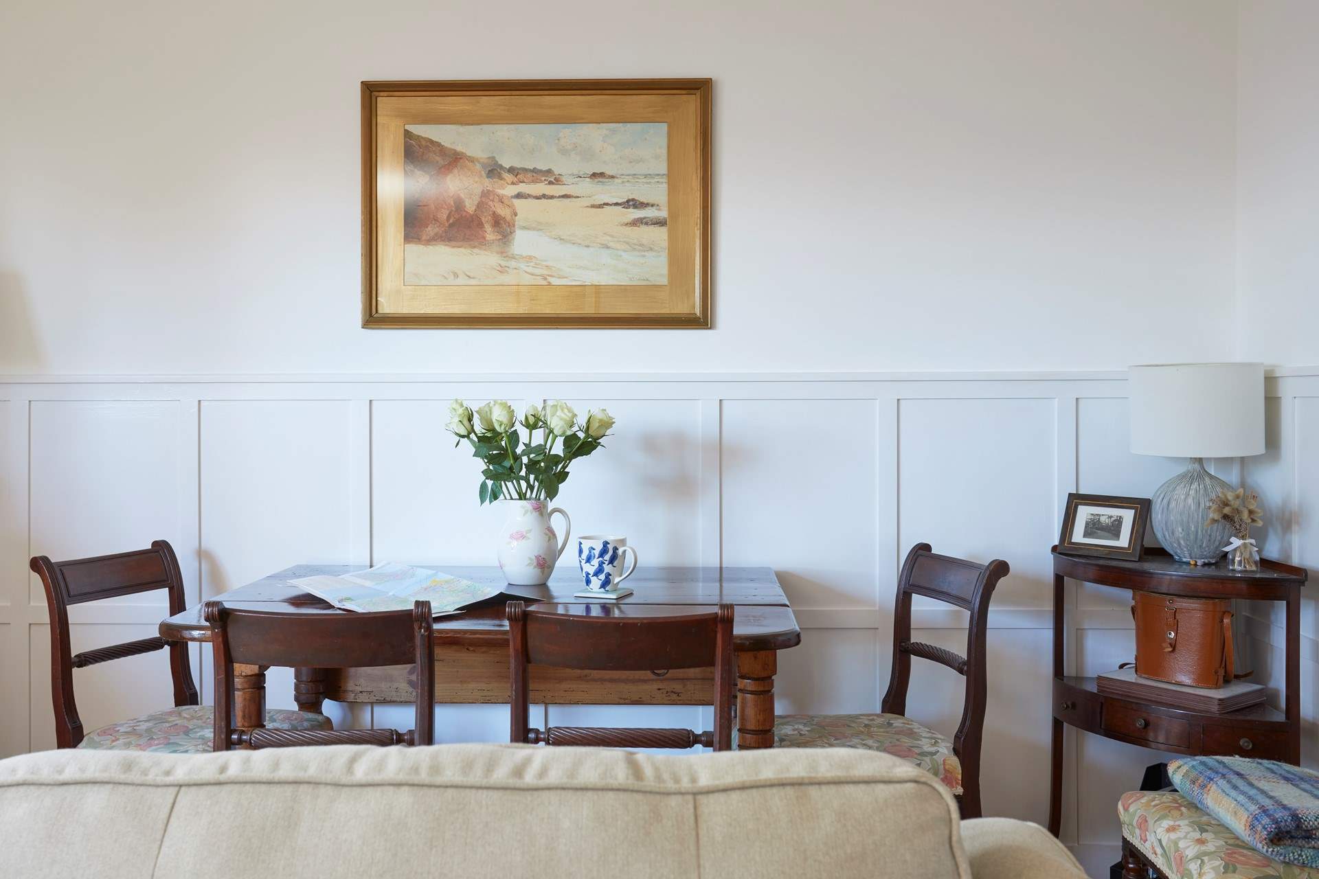 With dining for six, you can spend quality time catching up with family and friends.