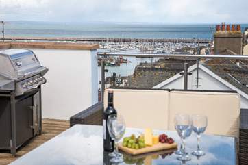 Dining al fresco whilst soaking up these views - perfect!
